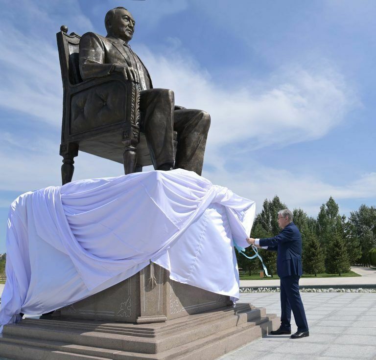 Токаев открывает памятник Назарбаеву