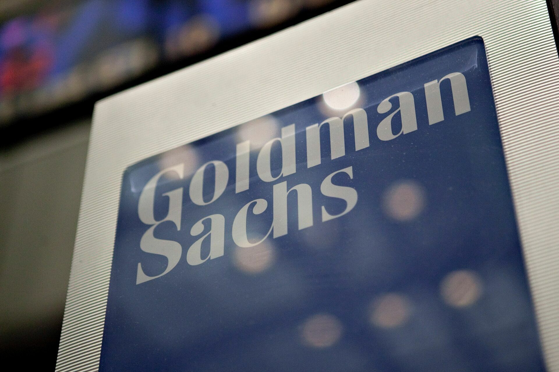 Banks JPMorgan Chase and Goldman Sachs suspended operations on the public debt of the Russian Federation