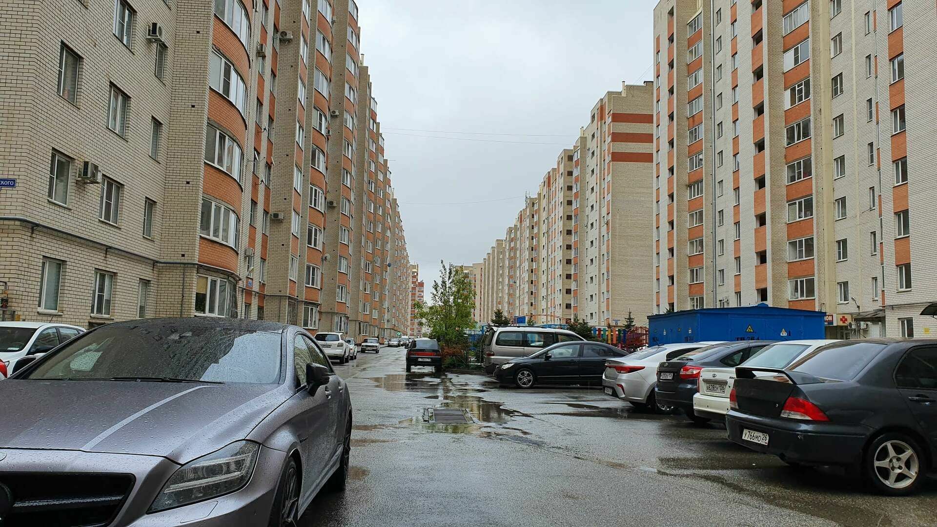 Not only Moscow: why the largest country in the world is being built up with "human ant-hills"