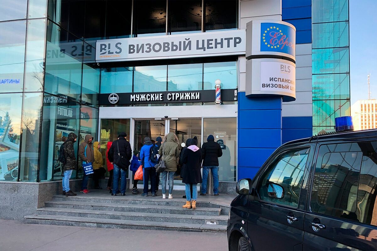 Carte blanche for ripping off. Visa centers in Russia impose new fees