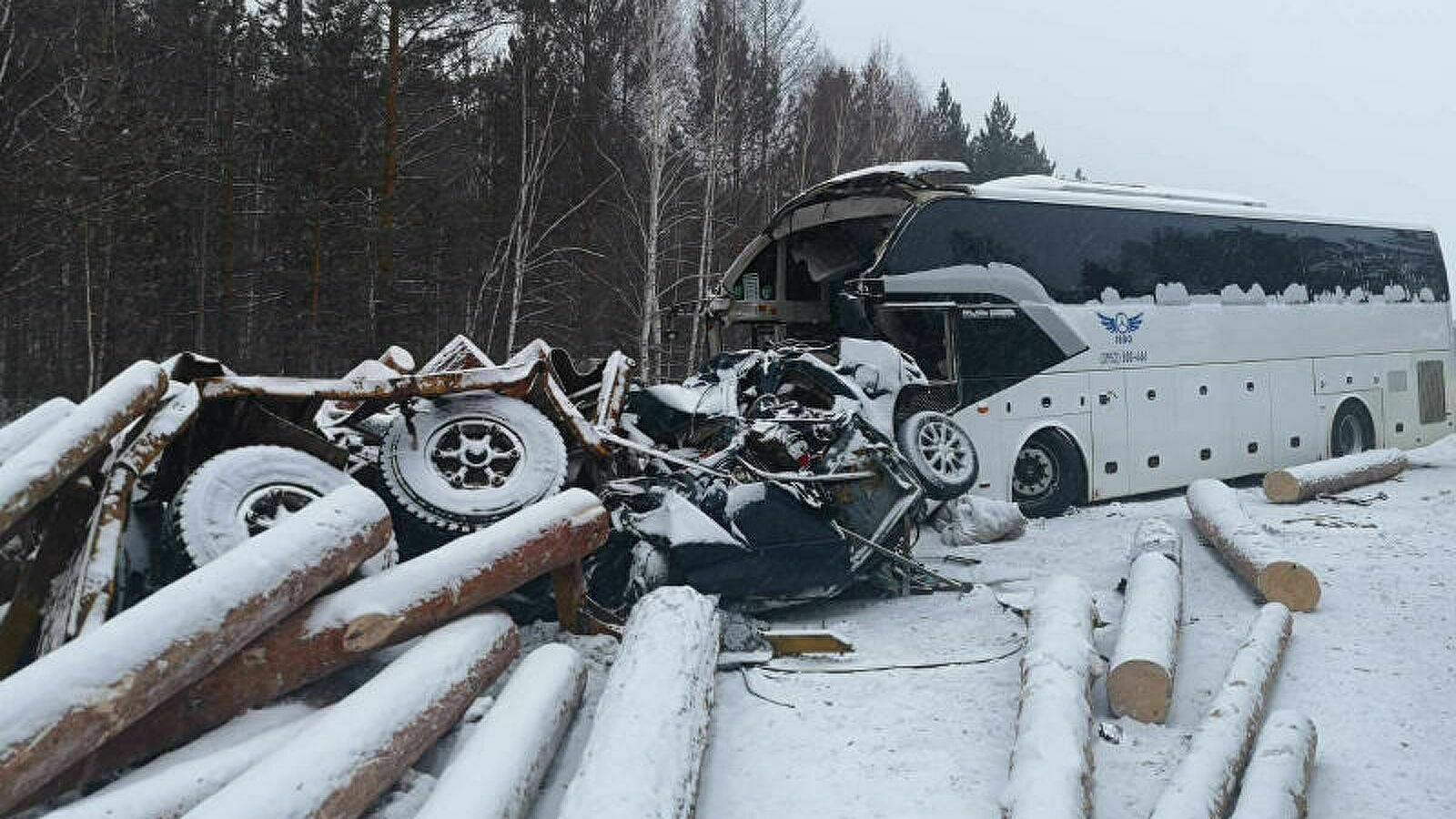 Five people died in an accident with a bus and a timber truck near Irkutsk