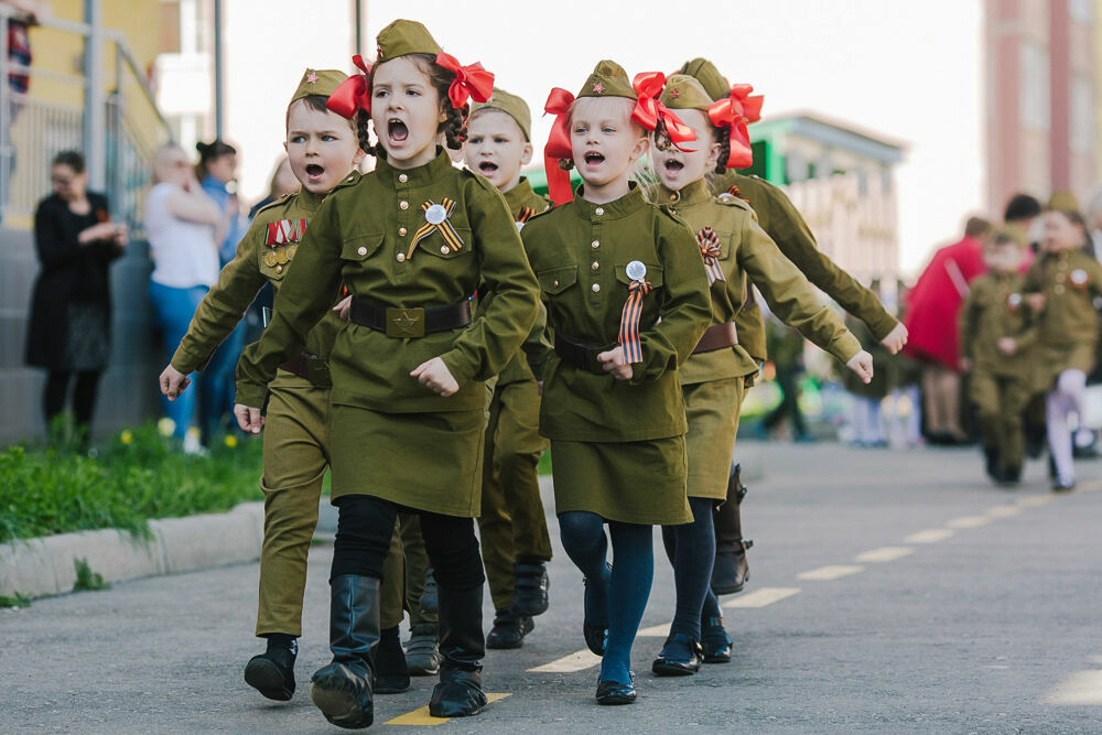 Patriot games: the country hosts "baby parades" of preschool troops
