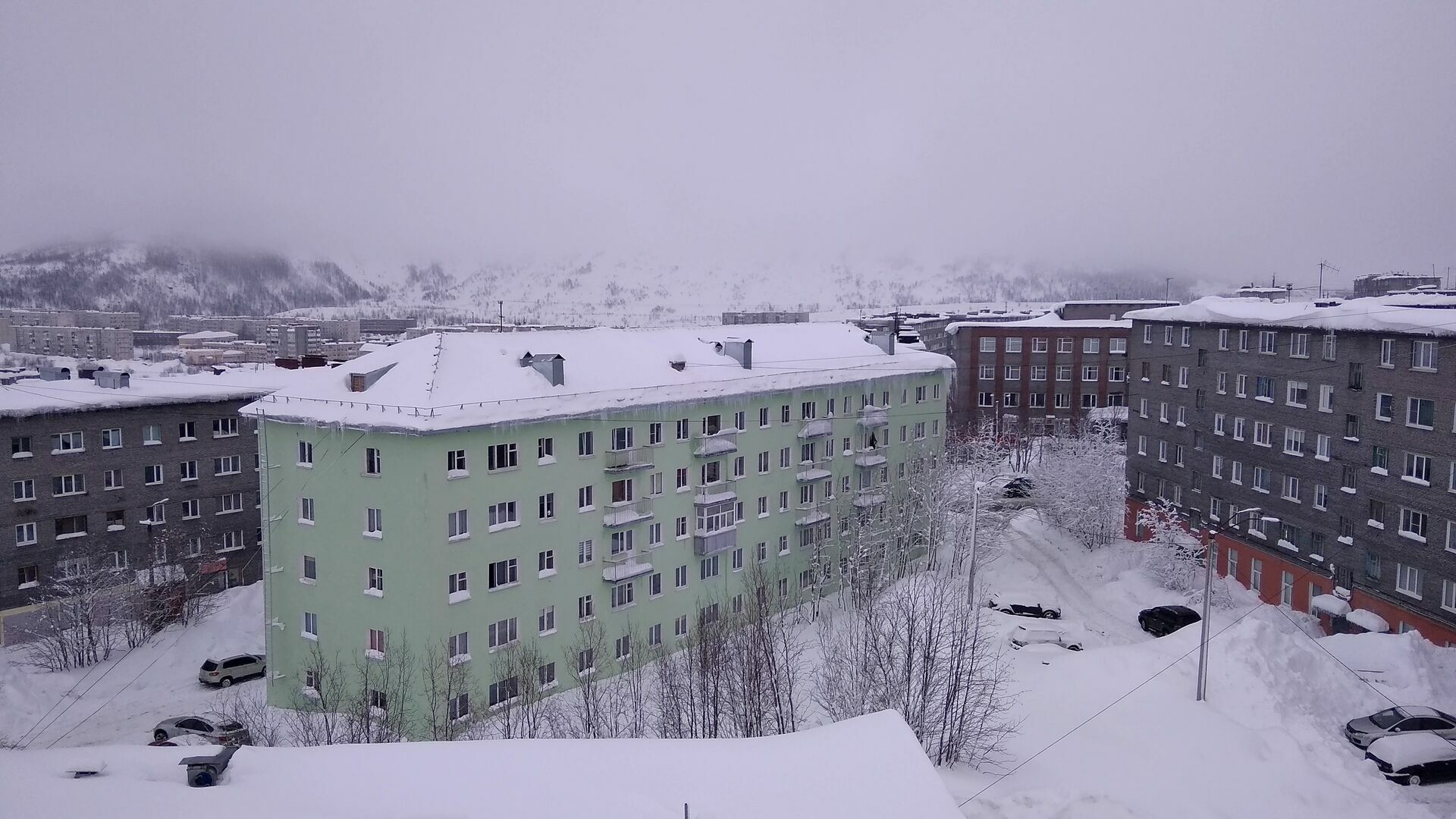 Isolated in the snow. Report from Kirovsk, which became a prison for residents