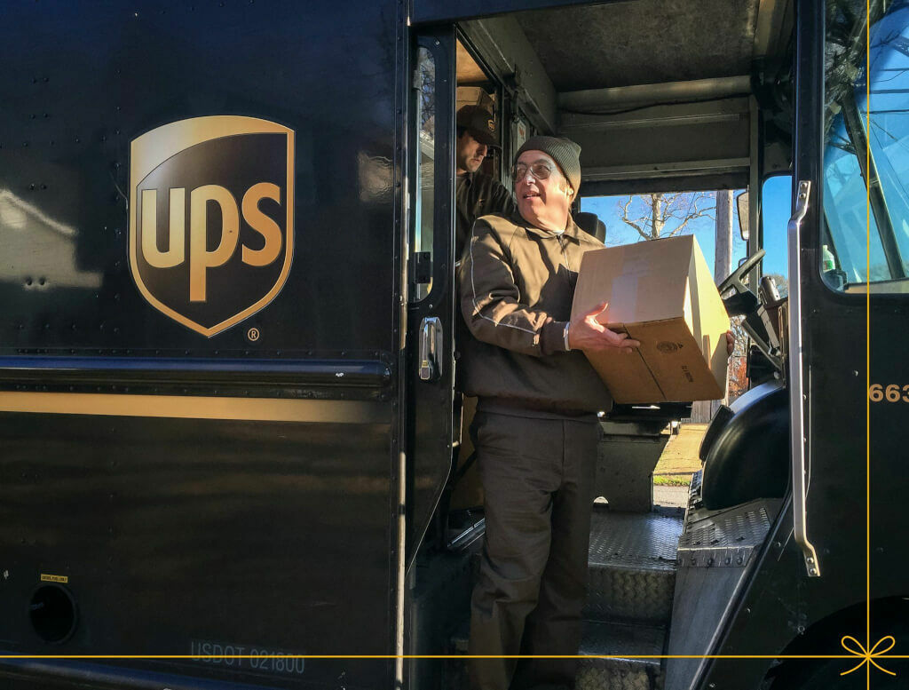 UPS and FedEx suspend sending mail to Russia