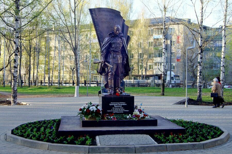 Monument to Grigory Bulatov in Kirov.