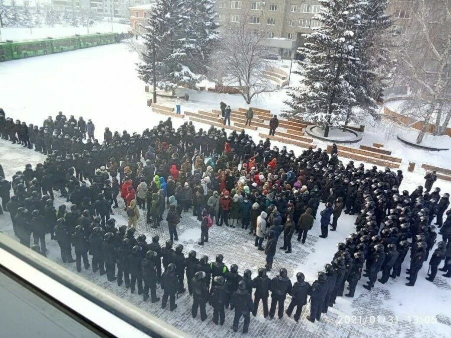 Photo of the day: one protester in Krasnoyarsk had at least three security officials