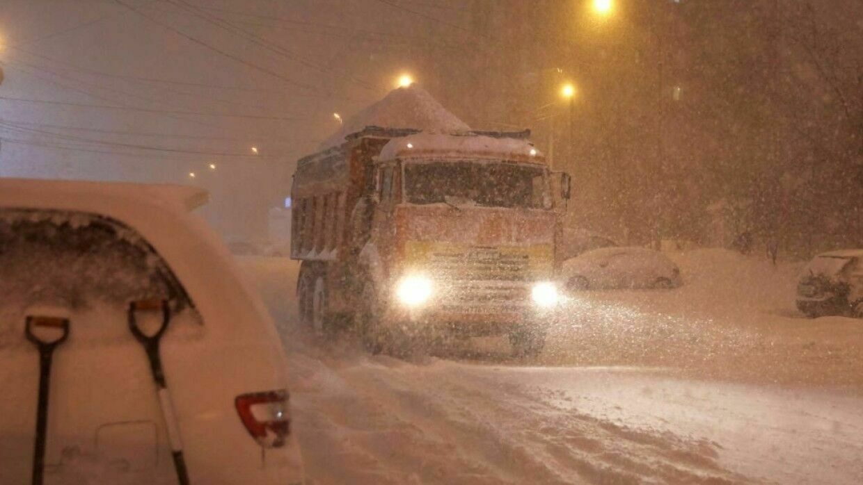 Hundreds of people are evacuated from highways in the Chelyabinsk region