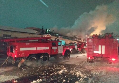 A large fire at a grocery warehouse was extinguished in Omsk