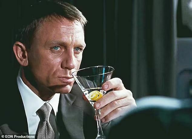 Tripper, helminthiasis, alcoholism... James Bond was diagnosed by doctors