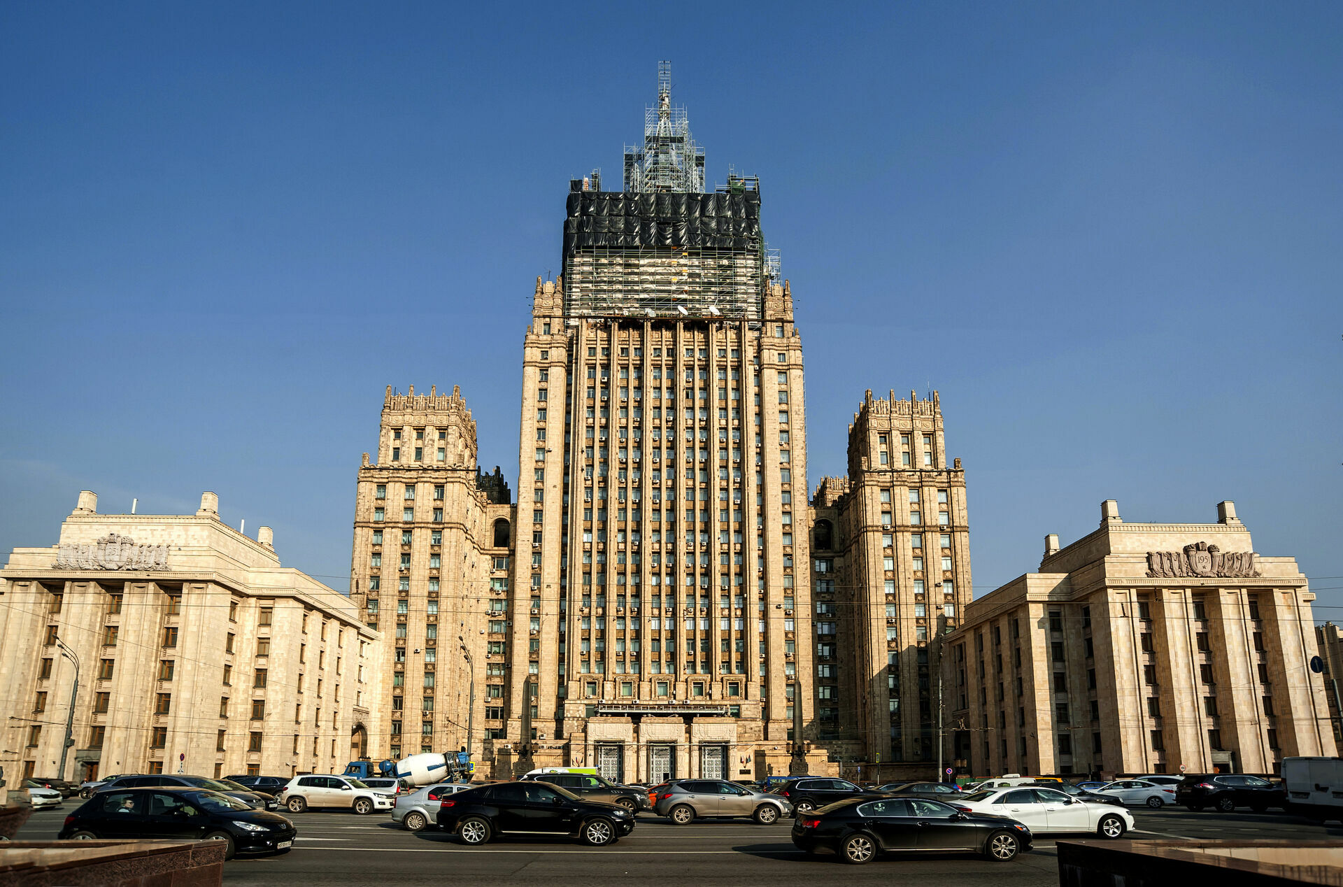 The Russian Foreign Ministry called the US statements on sanctions against Iran "a theatrical performance"