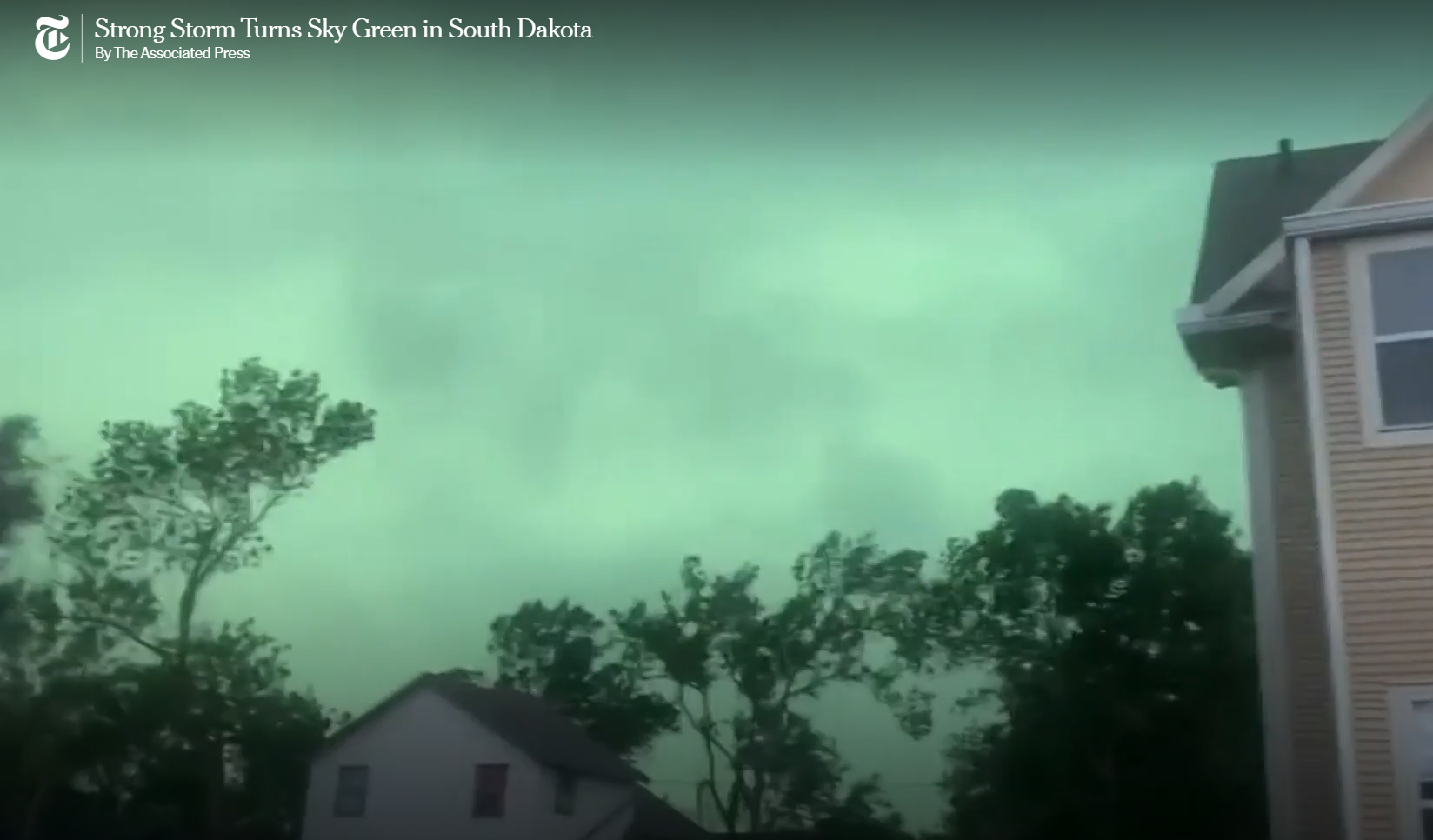 The sky turned green during a hurricane in the US (video)