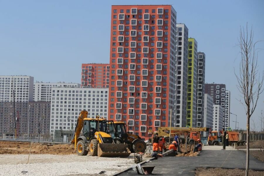 Несложно сравнить зеленые массивы вокруг "хрущевок" и новые кварталы Москвы